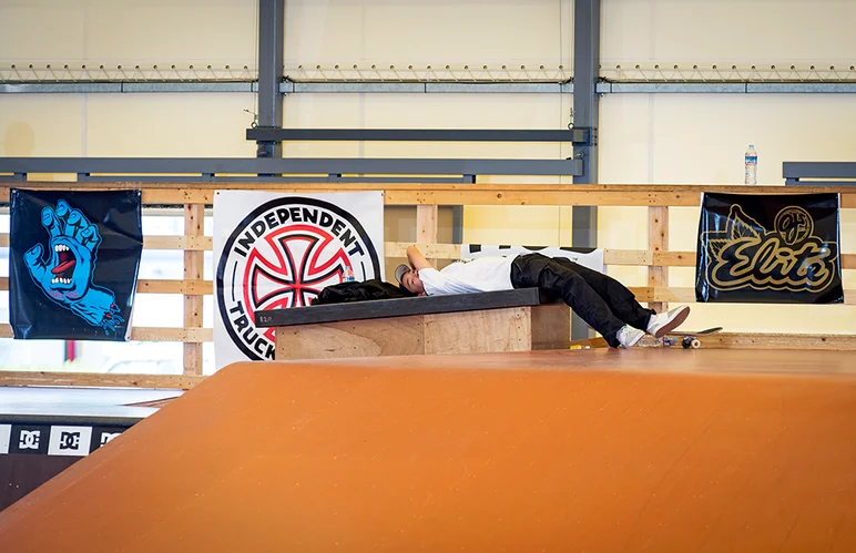 <!--ja19finalsphotos-->

Even Japanese skateboarders get tired sometimes.
