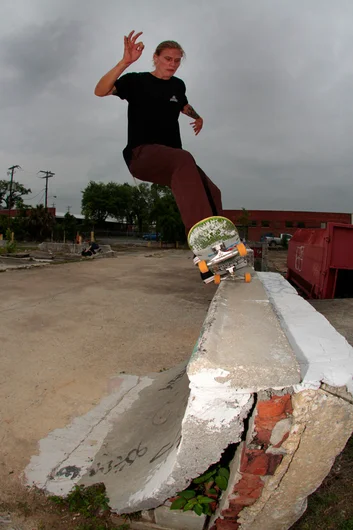 <!--lukeswedding-->

Eric with a FS 5-0 on this steep QP.