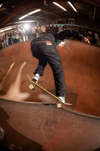 Vincent mirroring the nosegrind through the corner

<!--tampapro22madnessbowljam-->