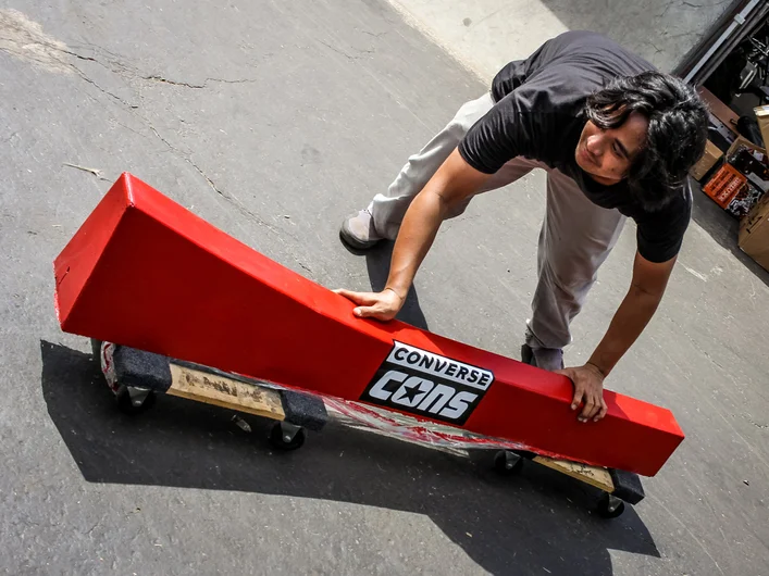 <!--hj19photos-->

Sam carts away the brand new Skate Curb that 8 & Under Winner Delbie Jagger won! Thanks Cons!
