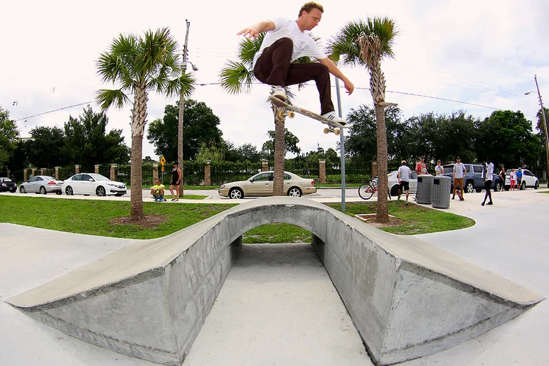 <!--gsd17-->

Mandatory performance check from our host for the day, Derick Glancy. Told you I always make him take a skate photo at every event.