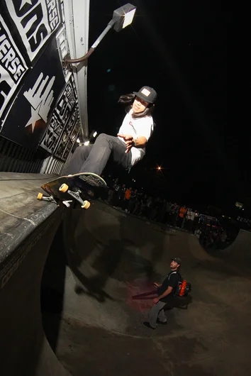 <!--am17-ccj-->

Yoda warms up while Wayne dries the flatground.