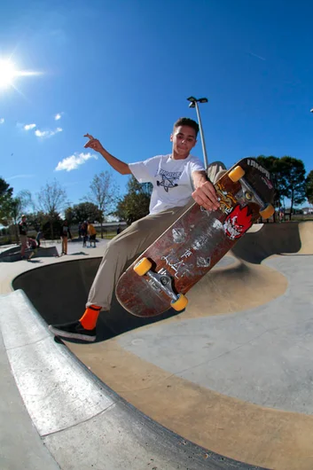 <!--wh152-->

Fast Plant the pool coping.