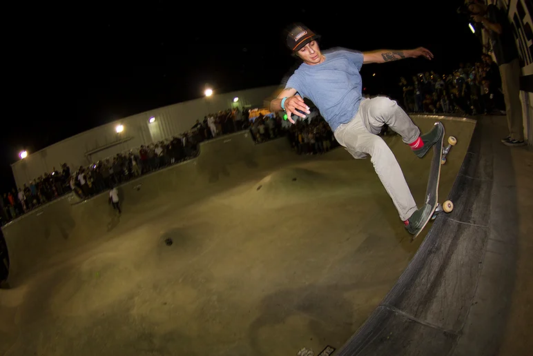 <!--am16consjam-->

Willy Lara, Frontside Nosegrind