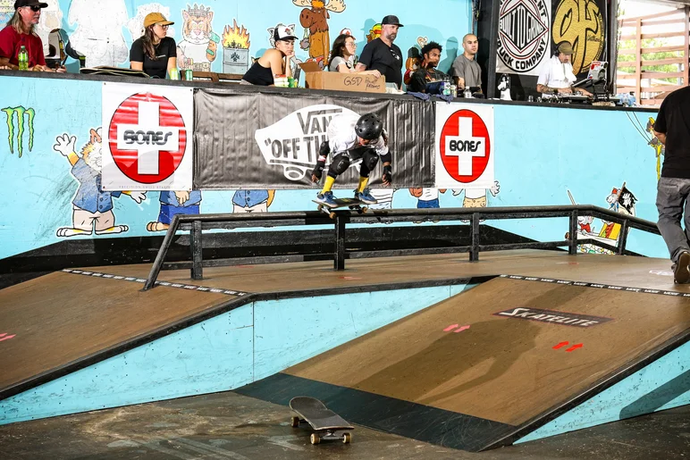 Rain earning himself a few bucks with a solid 50-50


<!--goskate24-->