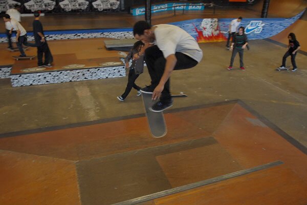 Solomon Mosley - nollie half cab flip