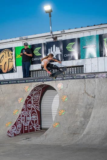 Back feeble fakie from Lady Meek!

<!--tampapro24concretejam-->