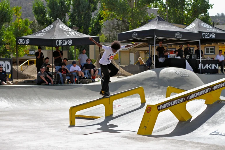 <!--dawwsun-->

Backside nose blunt slide the gap to rail from Berronte Ramirez.