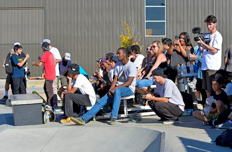 <!--ww14day2-->

Saturday morning and the stands are already overflowing.