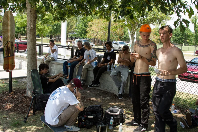 <!--sllakai14-->

Taking a break in the Lakeland shade.