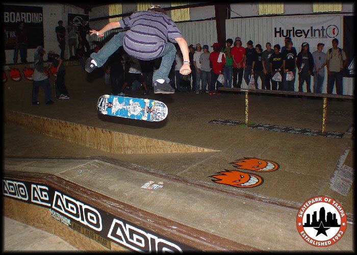 Ryan Sheckler - gap kickflip 50-50