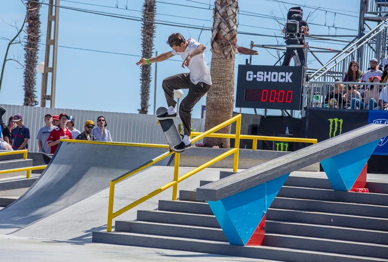 <!--17proopen-arcturo-->

Elijah	Berle - Fs	180	to	sw	crooked	grind. 