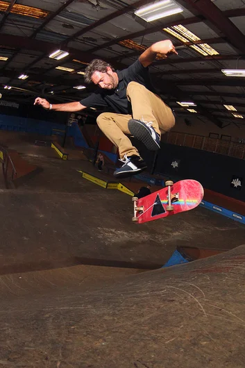 <!--curtissesh17-->

John Gow - Heelflip Fakie