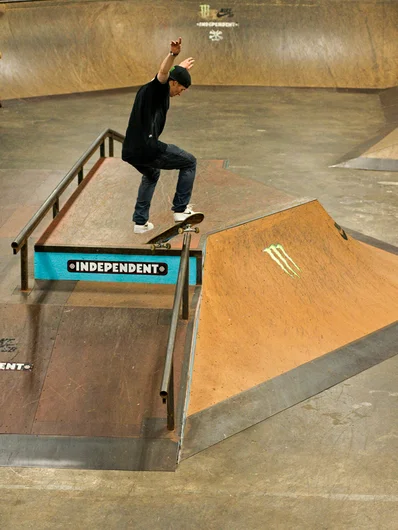 <!--pro16sunday-->

Shane doesn’t give many chances for a still photo but I took what I could with a Bigspin Frontside Boardslide.