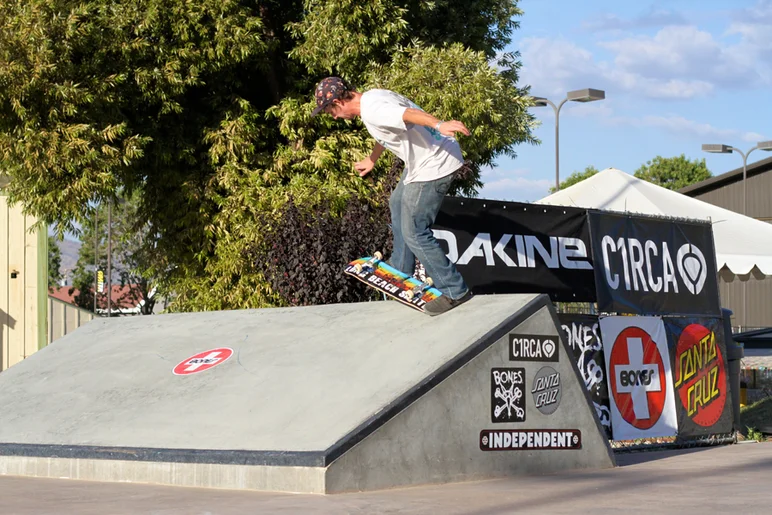 <!--daww-thurs-->

Jordan Rommel paying homage to Rodney Mullen.