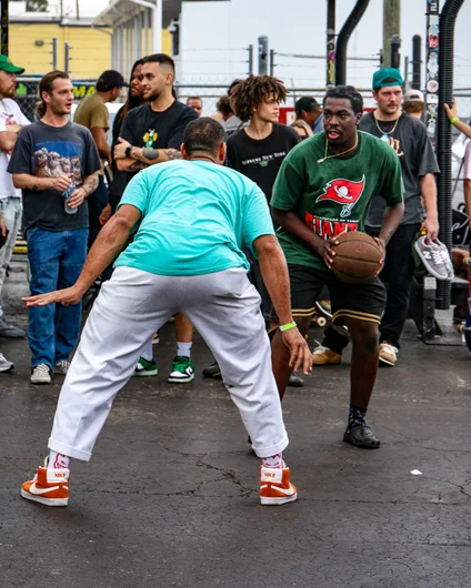 Before the Meet n Greet the crew snuck in a little 1 on 1.



<!--gasgiantsdemo-->