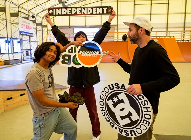 <!--daja19-chill-->

Up bright and early the next morning and enthusiastic about sticker duty!

