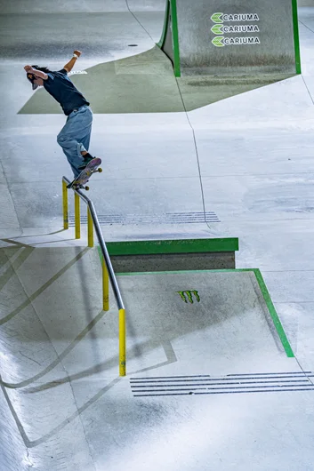 Kairi Matsumoto opens his wings for takeoff on this back overcrook on the a-frame

<!--damnamjapan2023mensfinals-->