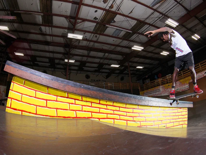 <!--dgkudphotos-->
Kris Clayton : Back 180 Nosegrind back to Forward