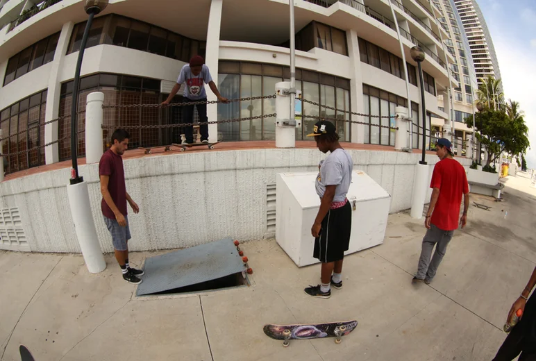 <!-- MIAsummer2013 -->

Prop up launch ramp inspired by Chris Jata.