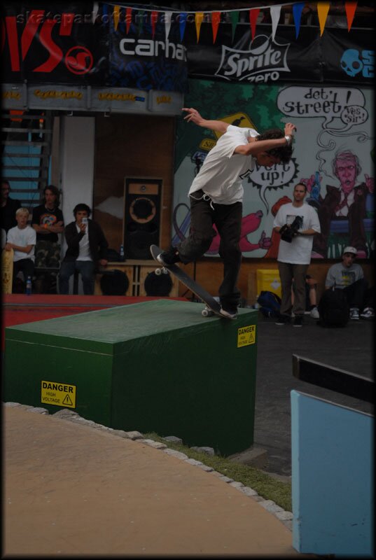 Torey Pudwill's backside noseblunt slide