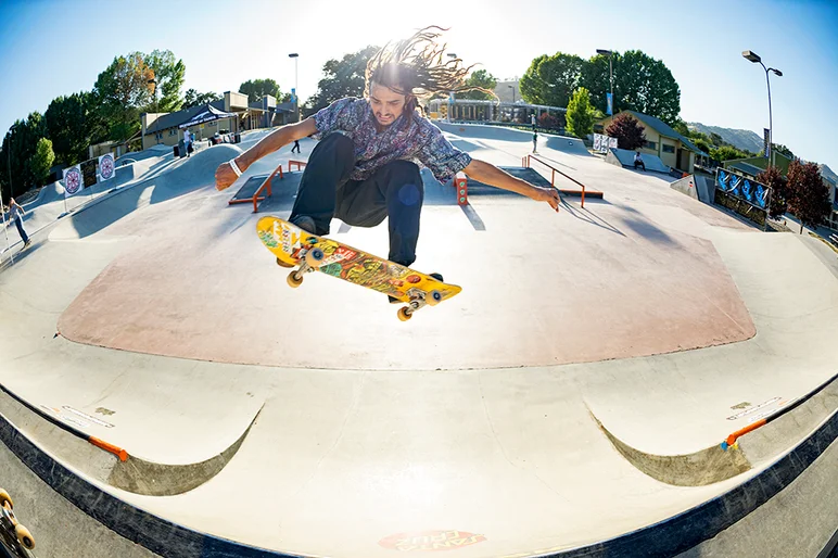 <!--daww19practice-->

Forward/Backward, Tony Christopher takes an Ollie Blind to Fakie.
