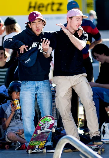 <!--daaus-qual-->

Looks like Daisuke Ikeda is getting along with the locals just fine.