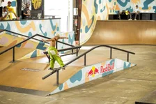 Bastian Sliding Back