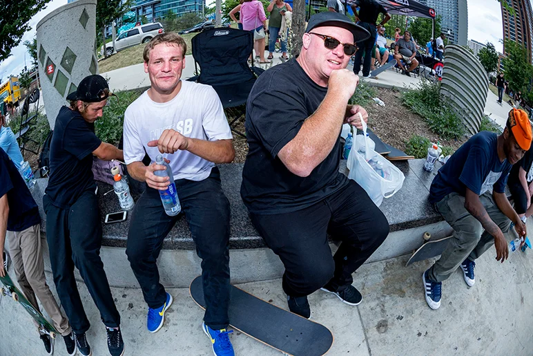 <!--dachi17finals-->

Sinclair disguises a bag of candy as bag of Smart Waters, now thats Smart!