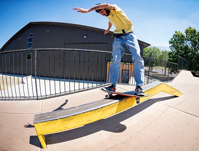 <!--daww16-finals-->

Bobby Long is my favorite skateboarder.