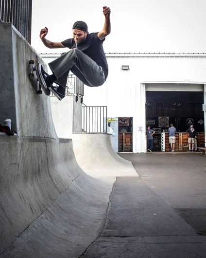 <!--consproject-->

Ryan Townley going head high on the Jersey Wall