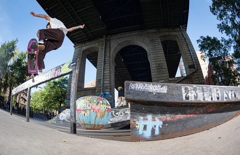 Lucas Delao keeps it classy with a Howard Grind.
<!--damnamnyc2022day2-->