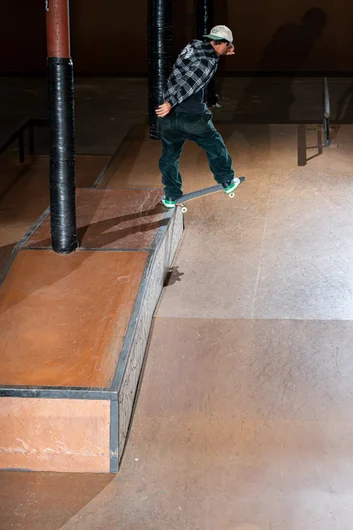 The young guns of the Frazier family - Reese with a back noseslide  front 270 out

<!--polarvideopremier2022-->