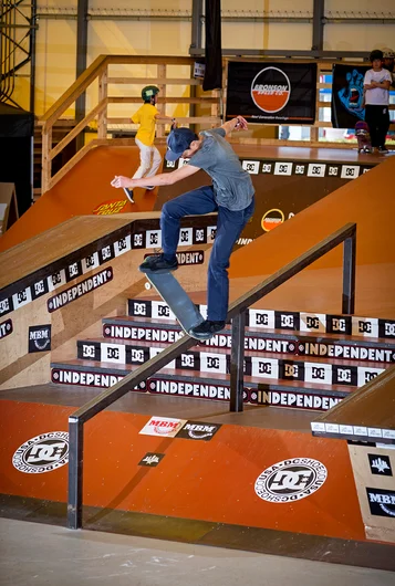 <!--ja19qualsphotos-->

Taiyo Shibasaki dwarfs a Noseblunt Slide on the rail.