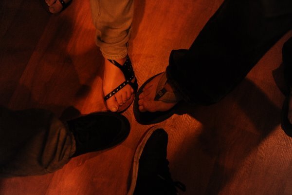 Pause for a foot fetish with some barefoots