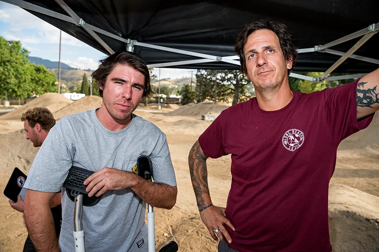 <!--daww17prac-->

Kelly Hart and DJ Wade are starting to look alike.