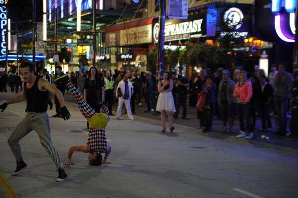 Damn Am Canada: street performers