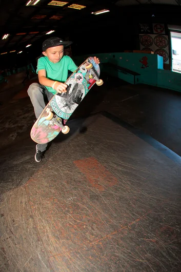 <!--eotmapr16-->
Eli “ Peanut” Giguere is awesome. Great attitude and always pushing forward. This Boneless is rad because the board may be a bit too big but two hands for the assist. 