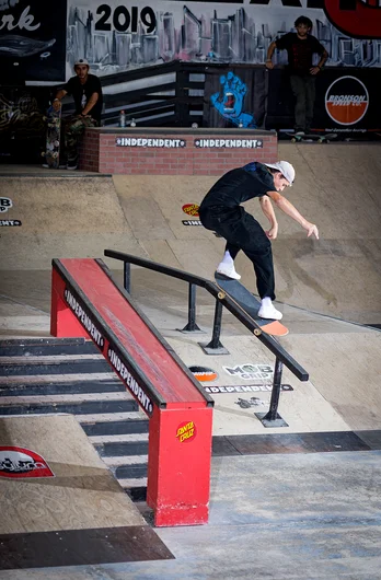 <!--dachi19finals-->

Fighting Illini Loc Dawg Cole Hosman puts a Kicky Front Crook down.
