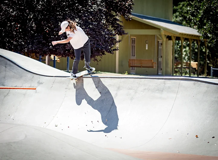 <!--daww19finals-->

Haley Isaak, Back Lip
