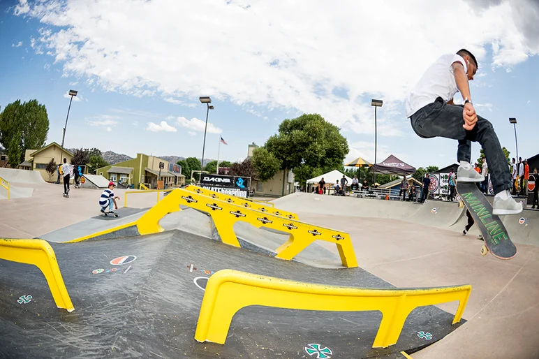 <!--daww17finals-->

Bronson Speed Killer Winner Jonny Hernandez blasts a FS Flip to infinity and beyond.