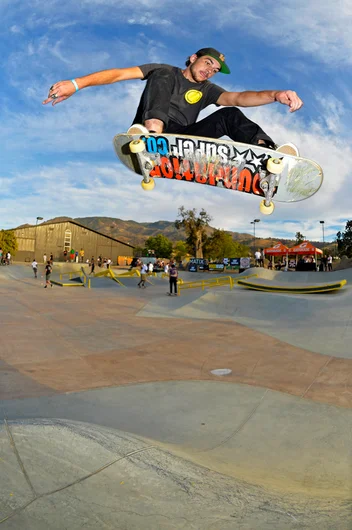 <!--ww14-->

Early on the kids were already getting warmed up.  Austin Calvello works the sidelines with a Frontside Ollie.
