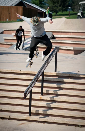 <!--wpa-sat-->

Jamie Foy did a lot of tricks in Best Trick... here’s one of em’: No-Comply Boardslide.