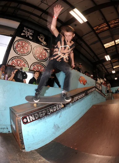 <!--vday16-->
I like the feeble grind on ledges. Do you remember that Mike Carroll front feeble down Hubba? So tight. Matt Savidakis channeled his inner Carroll and grinded this feeble into 5th place in the 13-15 division.