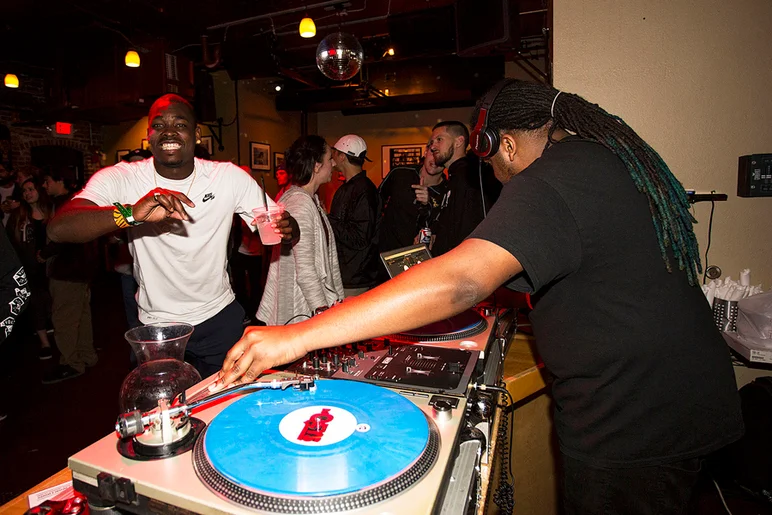 <!--pro16sunnight-->

Theotis was backing DJ Qeys last night.