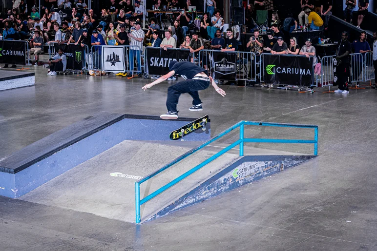 Koston Eaton was in the building and brought kickflip backlips with him.

<!--damnamla2023qualifiers-->