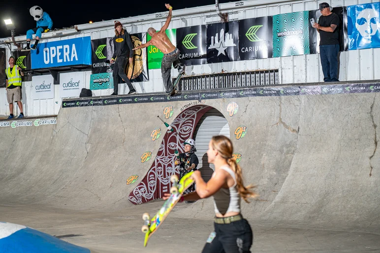 Pedro Quintas going 600 mph on a nosegrind over the doorway


<!--tampapro24concretejam-->