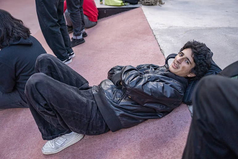 Traveling does a number on the body. It'll have you resting on concrete


<!--farnhigh2024-->