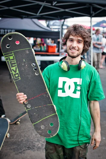 <!--ta14-fd-->

HOLES.