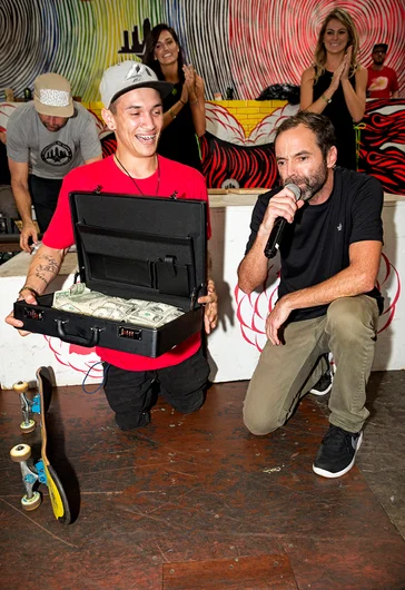 <!--am17sunday-->

Felipe Nunes takes home a G, winning the Mob 